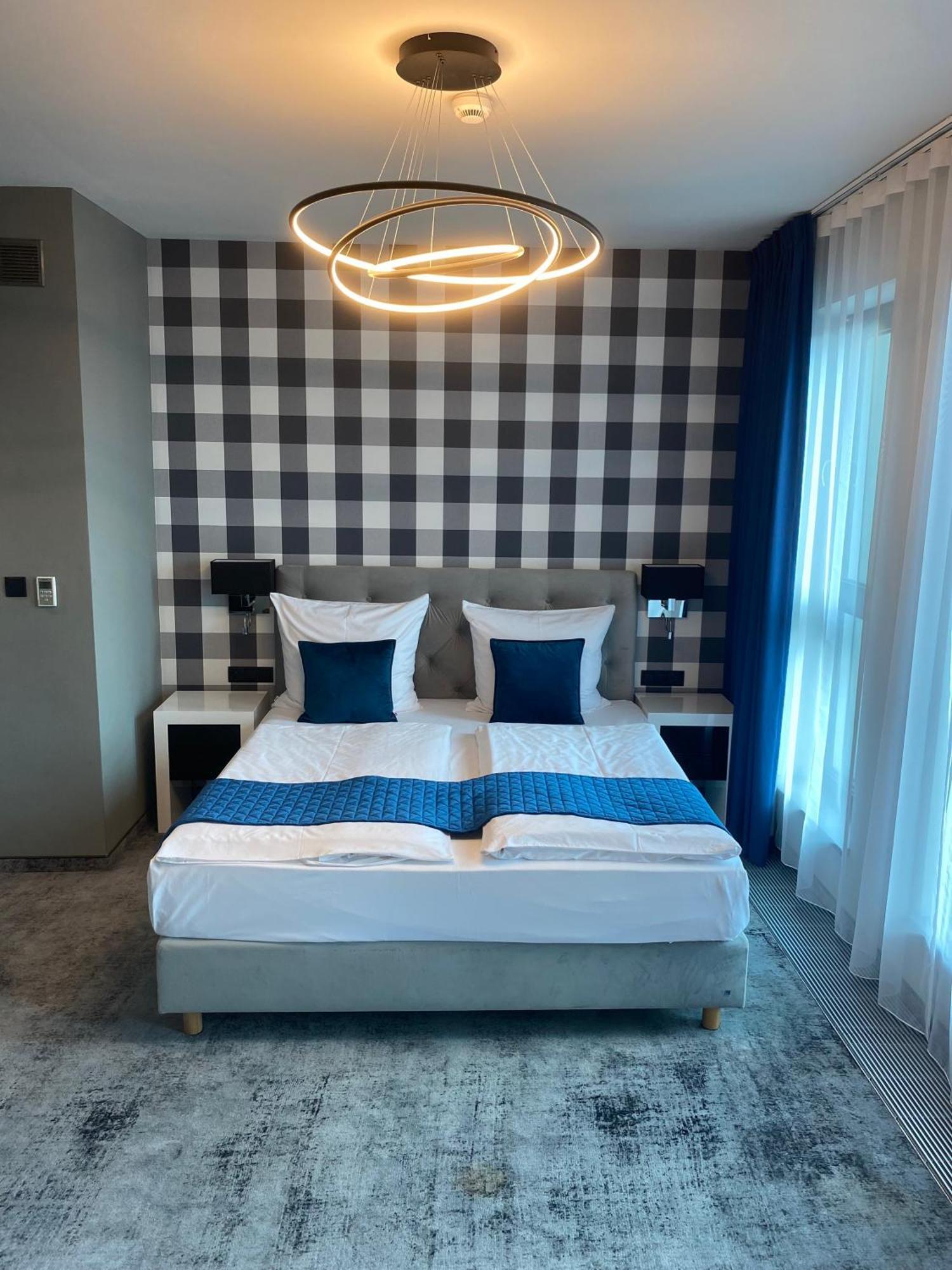 Hotel Sanova Jarosław Kültér fotó