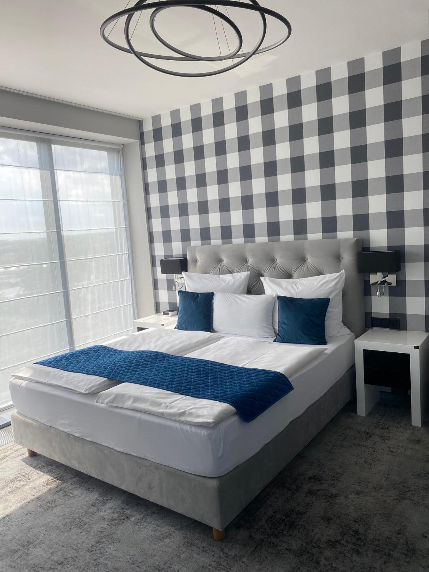 Hotel Sanova Jarosław Kültér fotó